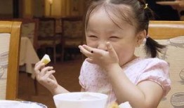 娱乐吃瓜酱送孩子上学,见证孩子成长的温馨瞬间